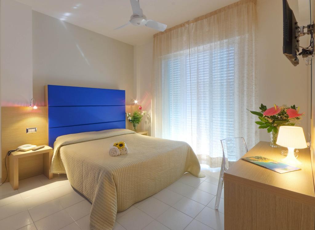 Hotel Kon Tiki Numana Quarto foto